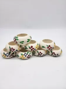 Lote de 8 servilleteros pintados vintage blancos con flores florales coloridos - Imagen 1 de 5