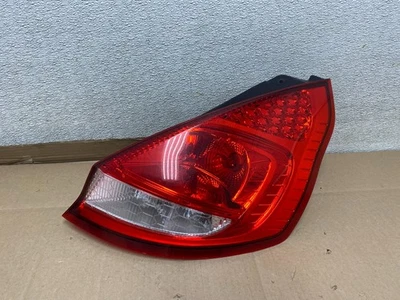 Luz trasera derecha lado pasajero Ford Fiesta 2011-2013 hatchback OEM U6581 DW Foto 1 de 4