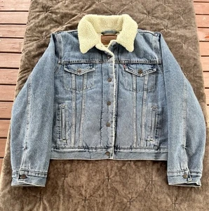Levi’s Women’s Sherpa Lined Jacket XL Blue Distressed Trucker-Big E Premium- EUC - Picture 1 of 9