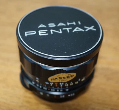 Lente de montaje con tornillo Pentax Super Takumar 28 mm f3,5 M42 con capucha #47776 Foto 1 de 4