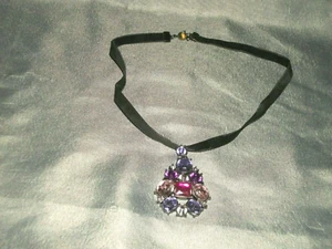 Damen Halsband 15" lang schwarz Samt Band Metall 2" Anhänger mit Strass - Bild 1 von 2