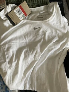 NWT Nike Dri-Fit ADV Aura Slim Fit Short Sleeve Top Women's Size L DD0588-100 - Picture 1 of 4