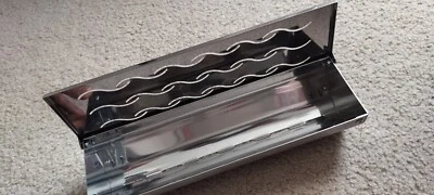 Caja para fumar astillas de madera de acero inoxidable Skyflame, barbacoa carne para fumar con ventilación ondulada Foto 1 de 4