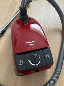 Staubsauger Miele Tango Plus S381 mit 300–1800W Rot inkl. Zubehör Beutel - Bild 1 von 11