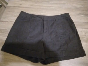 Daisy Fuentes Womens Mado Dress Shorts Sz 10 Black Flat Front Casual - Picture 1 of 4