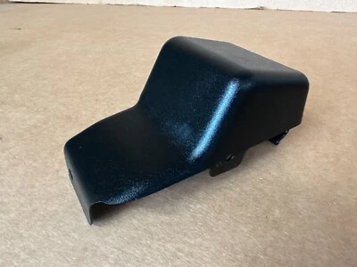 Cubierta de ajuste del cinturón de seguridad del pasajero derecho Chevrolet Corvette 2005-2013 15943744 Foto 1 de 3