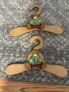 Vintage Wooden Baby/ChildCoat Hangers Hand Painted Teddy Bears Red Greens SET 2 - Picture 1 of 2