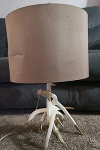  Geweih Tischlampe 27" hoch, Landhaus, rustikal, funktioniert, SIEHE Fotos - Bild 1 von 12
