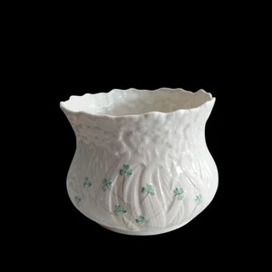 Vintage Belleek Irland Porzellan Kleeblatt Gänseblümchen Übertopf groß # 2041 - Bild 1 von 11