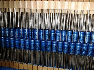 ¡Condensadores de AUDIO de gama alta 10 piezas Philips 030 Axial 47UF 10V 4,5x10 mm! - Imagen 1 de 1