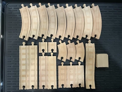 Thomas & Friends - Lote de 23 vías de tren de madera - Brio Melissa Doug - BARATO Foto 1 de 4