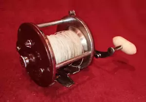Carrete de pesca vintage Penn Peer 209 nivel rojo viento con mango blanco HECHO EN EE. UU. - Imagen 1 de 7