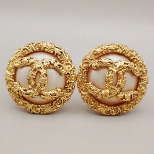 CHANEL CC Round Imitation Pearl Button Earrings 93A Clip-On GHW Vintage 96RK946 - Picture 1 of 9