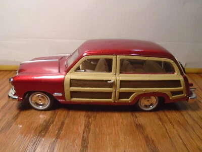 MOTOR MAX 73260 ESCALA 1/24 ROJO 1949 FORD WOODY WAGON DIECAST COCHE COLECCIONABLE Foto 1 de 4