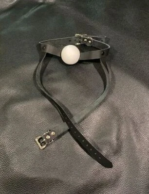 Mordaza de bola con correa para el cuello de cuero bondage - Equipo BDSM Foto 1 de 4