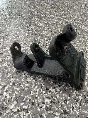 Conjunto de soporte de bomba de smog Ford Mustang 1967-1968 pieza OEM Foto 1 de 3