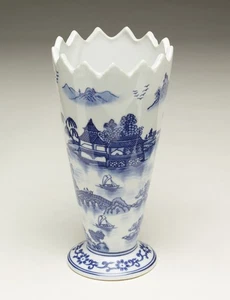 Zeckos AA Importing 59810 9.5 Inch Blue And White Vase - Picture 1 of 3