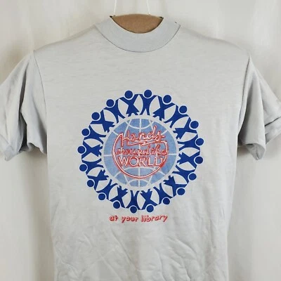 Camiseta Around the World at Library juvenil 14-16 puntada única, sin existencias vintage Foto 1 de 4