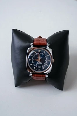 RARE NEW Old Stock Vintage Roamer ST96 Swiss Mechanical Men's Watch - Image 1 of 4