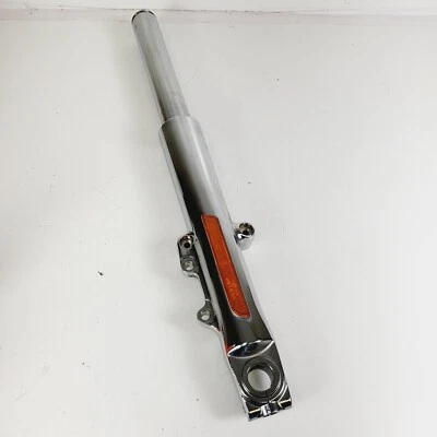 Harley Davidson 14-23 Tri-Glide cromado frente direita garfo inferior perna deslizante G5J3-00 - Imagem 1 de 4