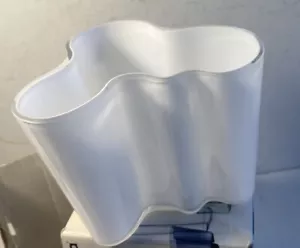 Alvar Aalto Design weiß 3 3/4" Vase klassisch neu im Karton auch Savoy Vase genannt - Bild 1 von 3