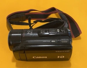 SOLO videocamera digitale compatta Canon Vixia HF M31 - non testata - per ricambi così com'è - Foto 1 di 8
