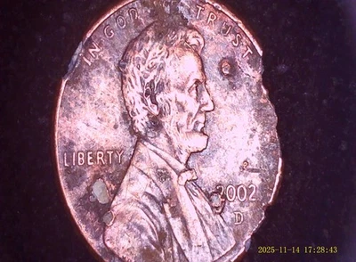 💠🪙💠2002 D Lincoln Cent ~ Defective Planchet Error, Cuds Delaminating - Image 1 of 4