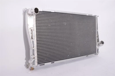 Moto3 para radiador BMW: 2007-2011 335i /2009-11 Z4 /2010-11 135i 3,0 L L6 MT SOLAMENTE Foto 1 de 4