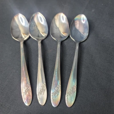 Лот из 4 винтажных тарелок ложек Oneida Community Tudor Appx 6 дюймов - Изображение 1 из 4