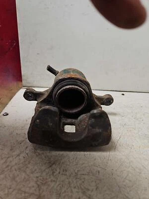 06-11 Pinza de freno delantera derecha HYUNDAI AZERA sin soporte lado del pasajero Rh OEM Foto 1 de 4
