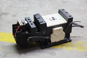 CONTACTOR SCHNEIDER ELECTRIC LC1D150 3 POLOS CON RELÉ DE SOBRECARGA EXCELENTE ESTADO - Imagen 1 de 12
