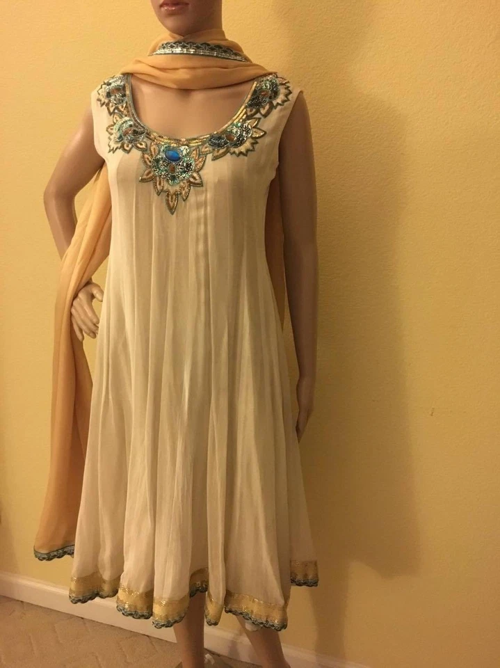 заказной костюм ручной работы в стиле анаркали кремовый/золотой/синий с темно-золотистой дупаттой  - Изображение 1 из 4