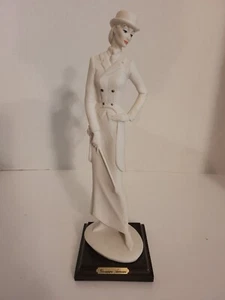 Guiseppe Armani Capodimonte Woman in Riding Habit - Picture 1 of 10