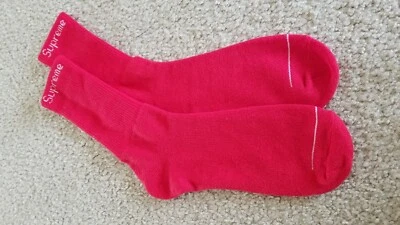 Calcetines Supreme Hanes rojos con blancos Supreme Label (UN PAR INDIVIDUALES) 100 % auténticos Foto 1 de 4