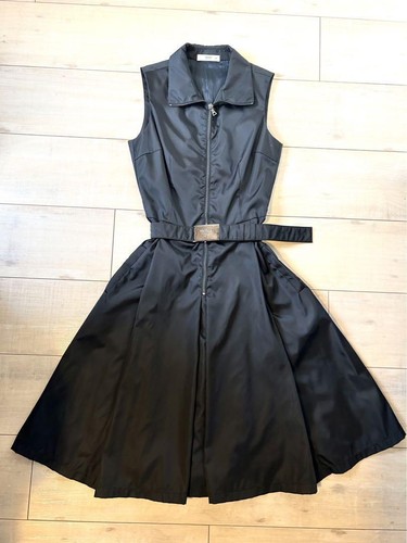 Abito PRADA nero senza maniche con cintura usatoa t S502sy