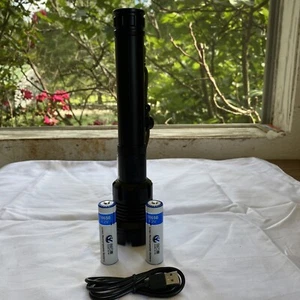 Rechargeable Outdoor Waterproof Telescopic Zoom Flashlight - Picture 1 of 3