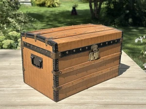 Antike französische Dampfer Puppentruhe Truhe aus gestreiftem Canvas mit herausnehmbarem Tablett - Bild 1 von 11