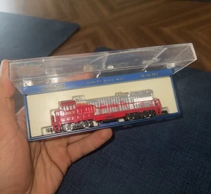 Bachmann #64052 N Scale GE U36-B Locomotive - Santa Fe #353 - Picture 1 of 2