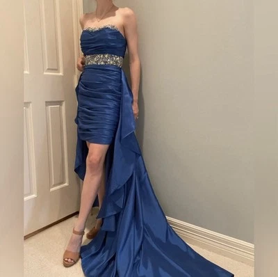 高低可调晚礼服带可拆卸火车。 -状况完好 — 第 1/4 张图片