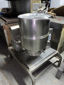 Groen 40 Qt. Groen Tilt Steam Kettle 220v, 3 phase - Picture 1 of 7