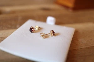 Aretes vintage de oro plomada de 14 quilates granate - Sello P+B - Imagen 1 de 12