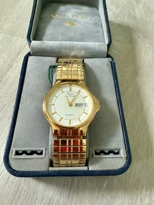 Oscar de la Renta Gold and White Watch needs new batteries - Picture 1 of 8