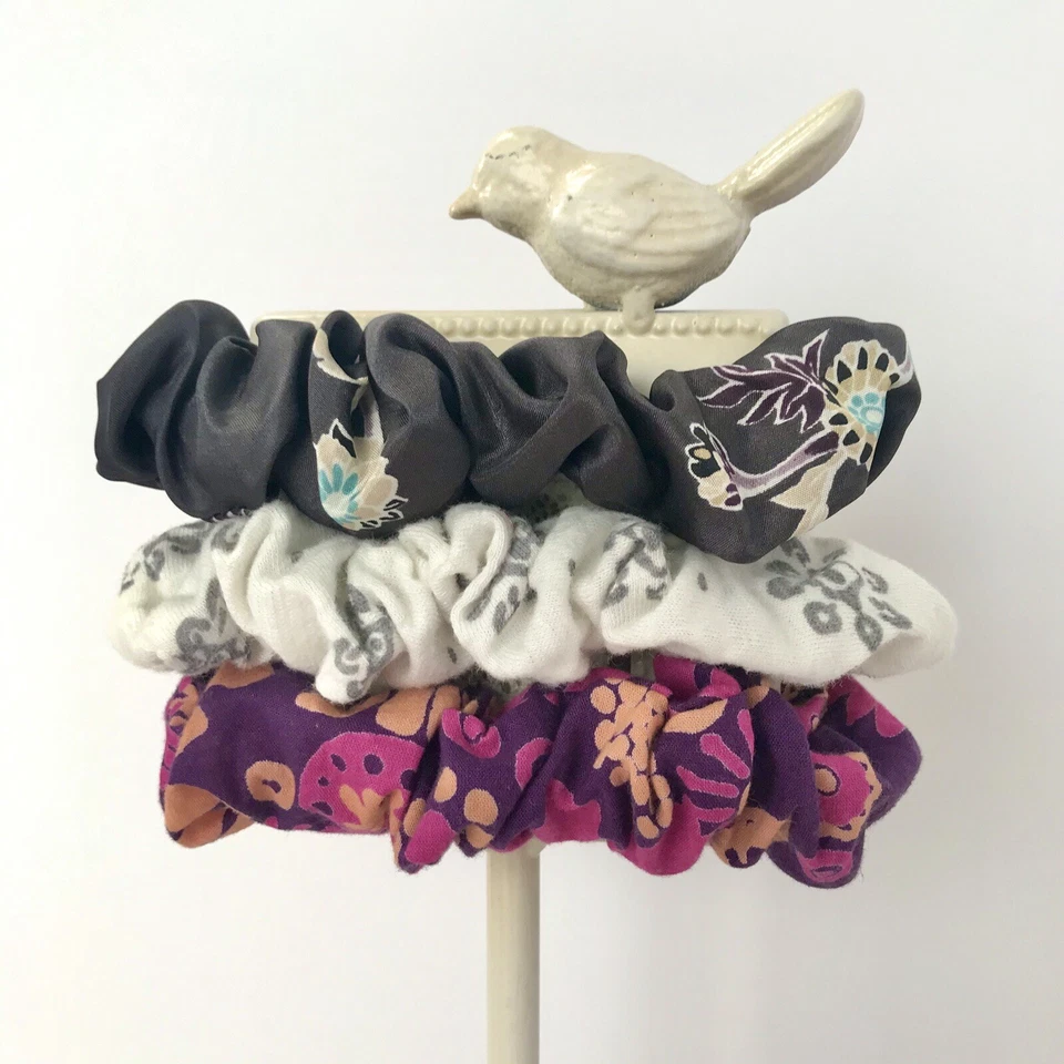 Scrunchies hechos a mano, juego de 3, telas recuperadas, únicas, muñeca o cabello Foto 1 de 2