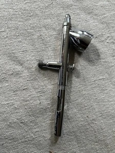 Iwata Eclipse Hp-CS Gravity Feed Airbrush Ist-Zustand LESEN - Bild 1 von 4