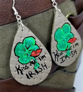 Basket Weave Embossed Real Leather Earrings Hand Painted Kiss Me I'm Irish - Picture 1 of 10