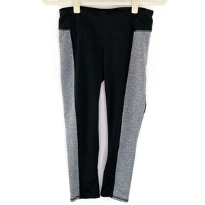 Lucy Tech Gris y Negro Capris con Detalle de Pierna de Malla Negra en Mujer Talla Pequeña - Imagen 1 de 5