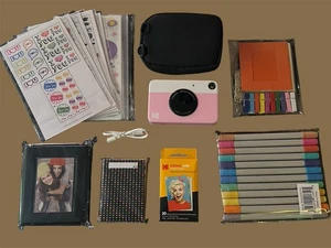 KODAK Printomatic appareil photo instantané (rose) lot cadeau + papier zinc (20 feuilles) - Photo 1/8