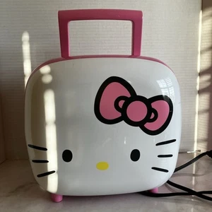 New Hello Kitty Mini Fridge Holds 6 Cans 4L Thermoelectric Cooler Pink - Picture 1 of 8