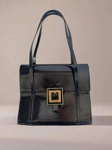 Authentique sac à bandoulière Givenchy en cuir verni noir boucle dorée années 90 00 Y2K - Photo 1/24