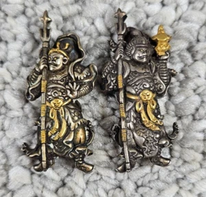 Antike Shakudo Japanische Silber Gold Gemischte Metall Menuki Figural 45mm Pins 27,83g - Bild 1 von 6